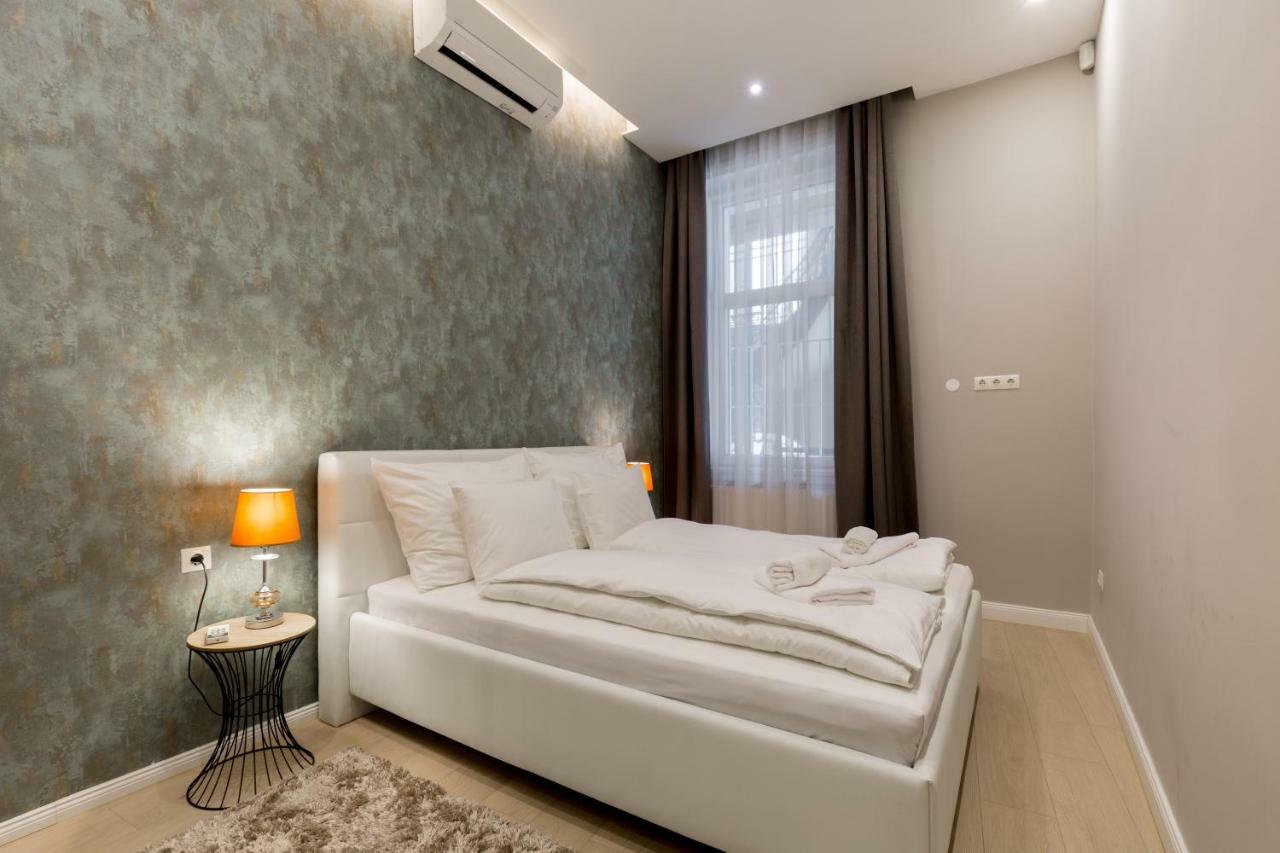Grand Designer Dream Home In The Center W 3Br/3Bath Budapest Kültér fotó