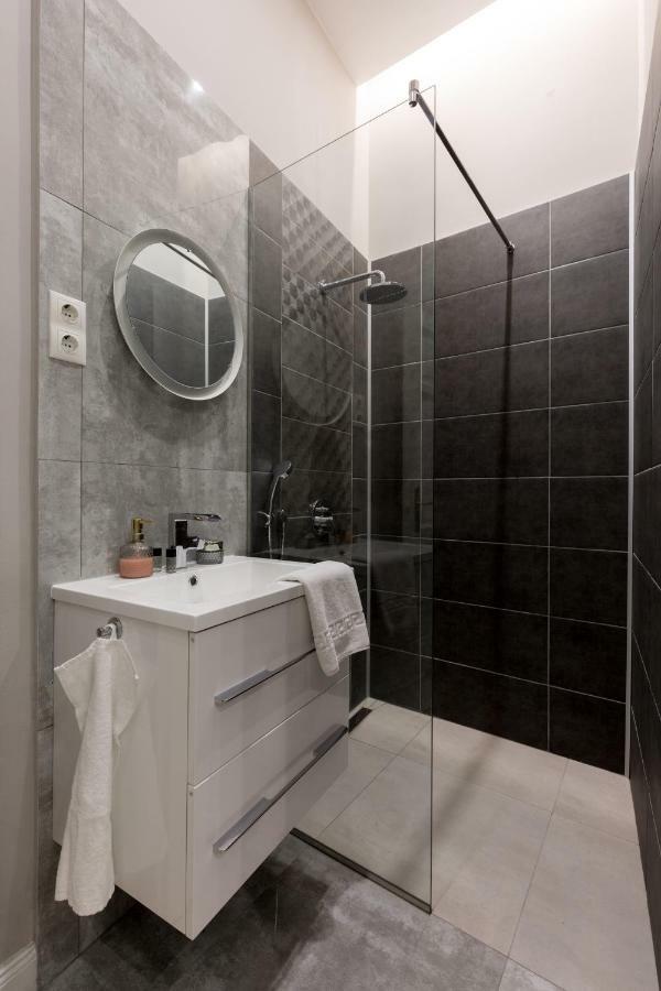 Grand Designer Dream Home In The Center W 3Br/3Bath Budapest Kültér fotó