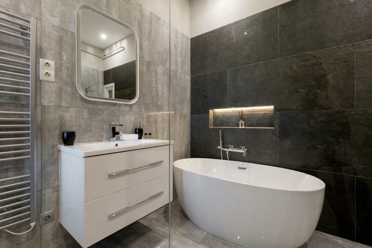 Grand Designer Dream Home In The Center W 3Br/3Bath Budapest Kültér fotó