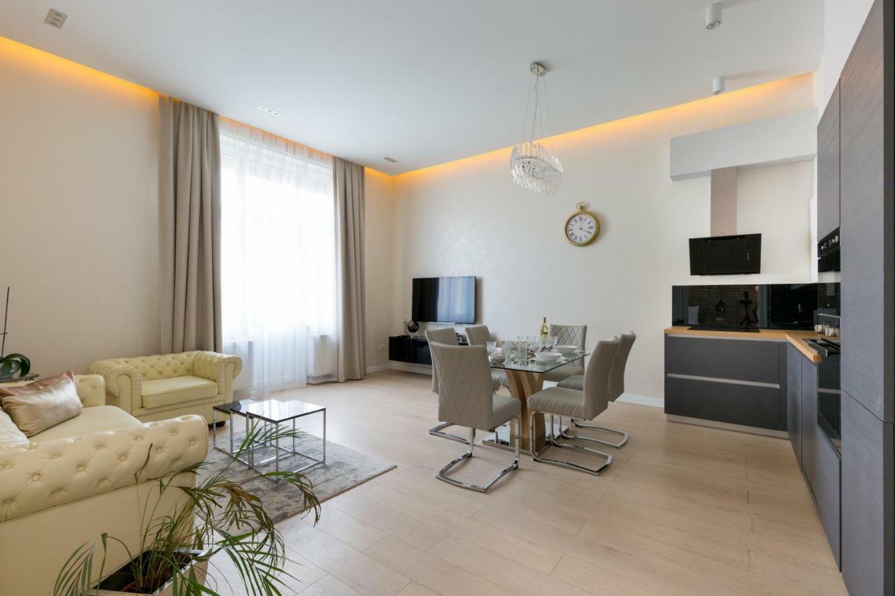 Grand Designer Dream Home In The Center W 3Br/3Bath Budapest Kültér fotó